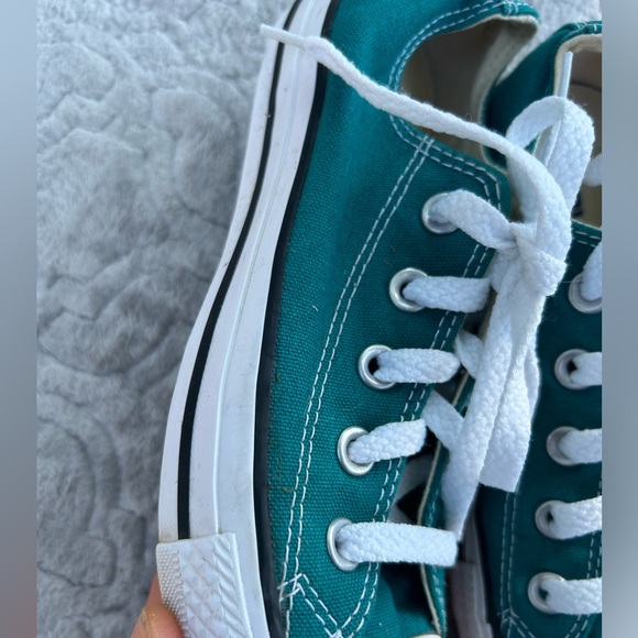 Converse Chuck Taylor low tops in green. Ladies size 5. Really nice shape! - Picture 9 of 13